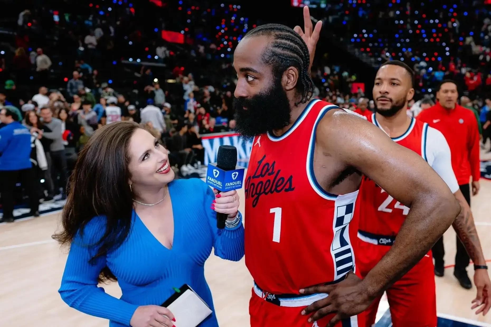 开云体育- 表现优异引发热议！，哈登在G2比赛中晋级下一阶段赢得满堂喝彩