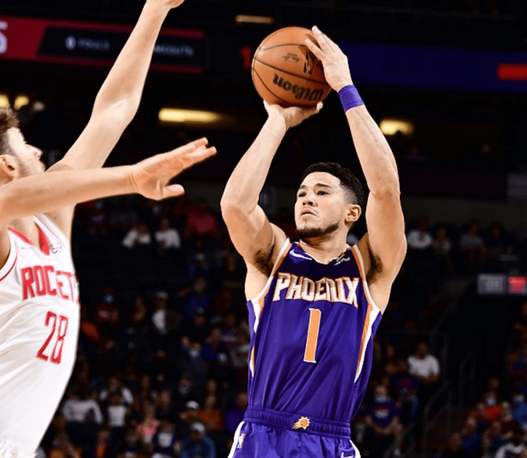 包含穆古鲁扎回归赛场，出色防守首场状态亮眼，公牛观众沸腾！的词条